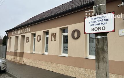 HOMreal.sk | Na predaj: zrekonštruovaná budova obchodu a služieb s 2-izbovým domom – ideálne spojenie podnikania a bývania