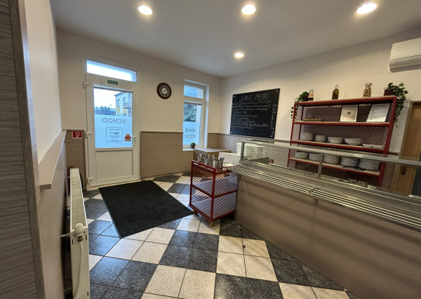 HOMreal.sk | Na predaj: zrekonštruovaná budova obchodu a služieb s 2-izbovým domom – ideálne spojenie podnikania a bývania