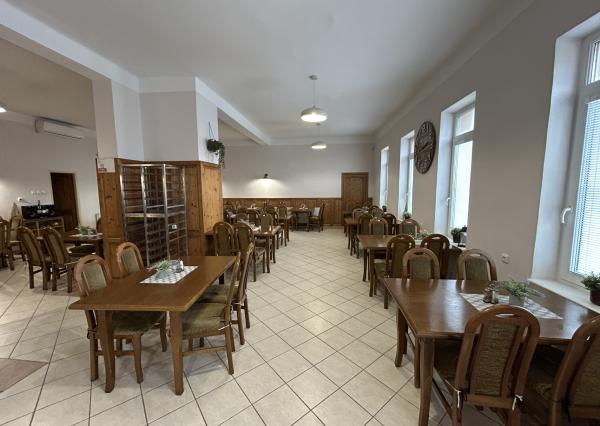 HOMreal.sk | Na predaj: zrekonštruovaná budova obchodu a služieb s 2-izbovým domom – ideálne spojenie podnikania a bývania