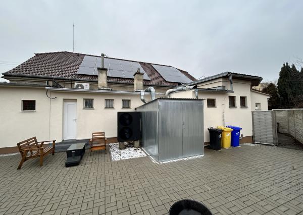 HOMreal.sk | Na predaj: zrekonštruovaná budova obchodu a služieb s 2-izbovým domom – ideálne spojenie podnikania a bývania