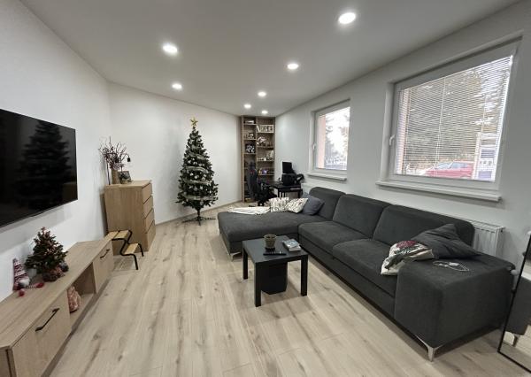 HOMreal.sk | Na predaj: zrekonštruovaná budova obchodu a služieb s 2-izbovým domom – ideálne spojenie podnikania a bývania