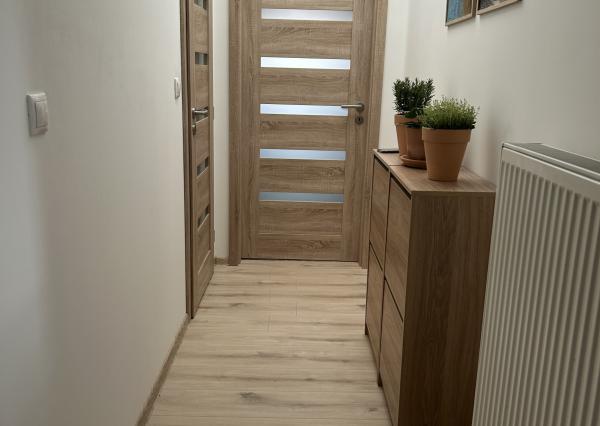 HOMreal.sk | Na predaj: zrekonštruovaná budova obchodu a služieb s 2-izbovým domom – ideálne spojenie podnikania a bývania