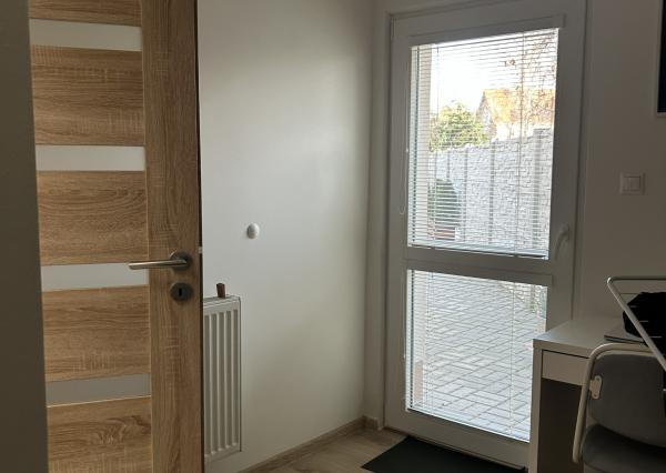 HOMreal.sk | Na predaj: zrekonštruovaná budova obchodu a služieb s 2-izbovým domom – ideálne spojenie podnikania a bývania